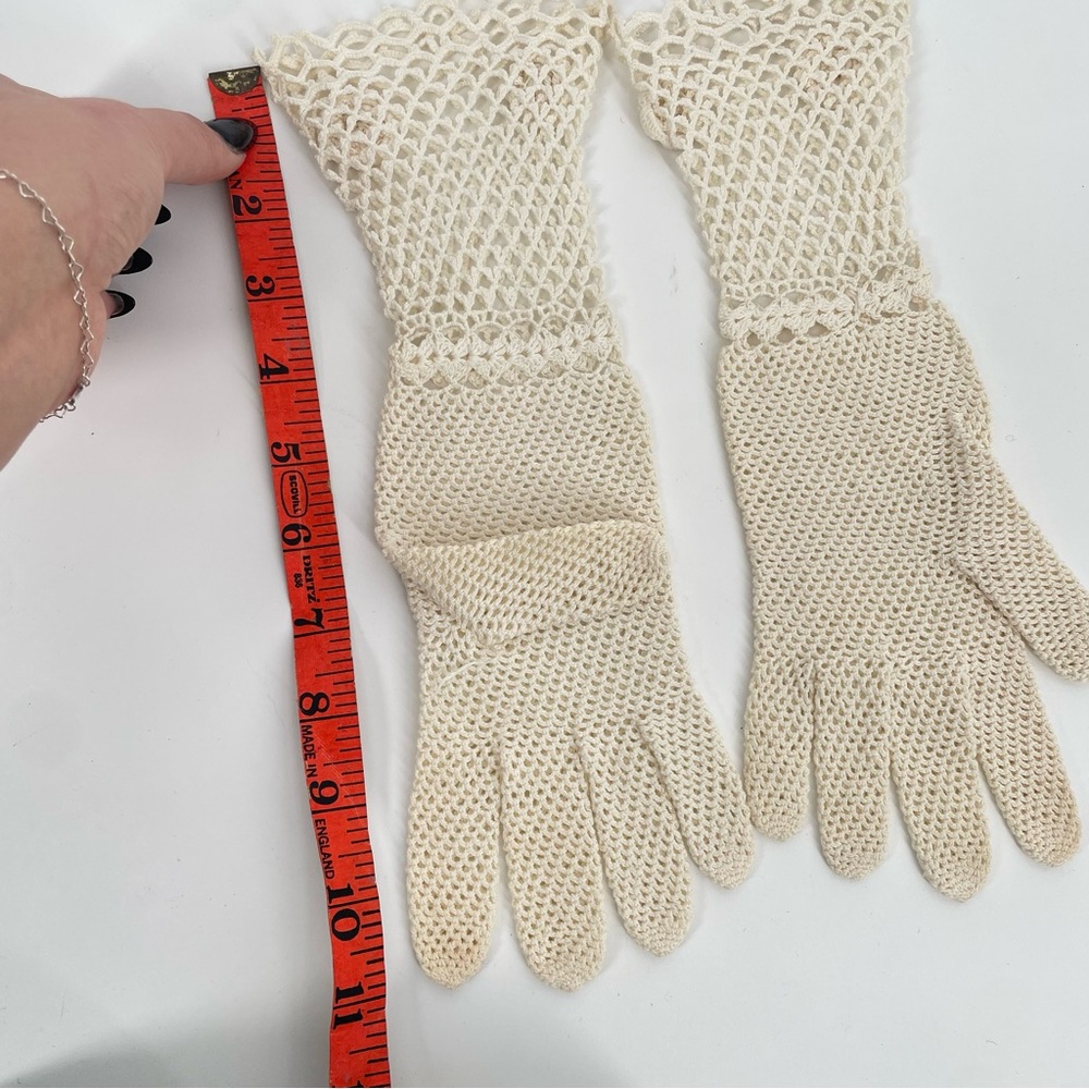 Fantastic Handmade Vintage Crocheted Cream Sheer Gloves With 3D Rosettes - Picture 10 of 12